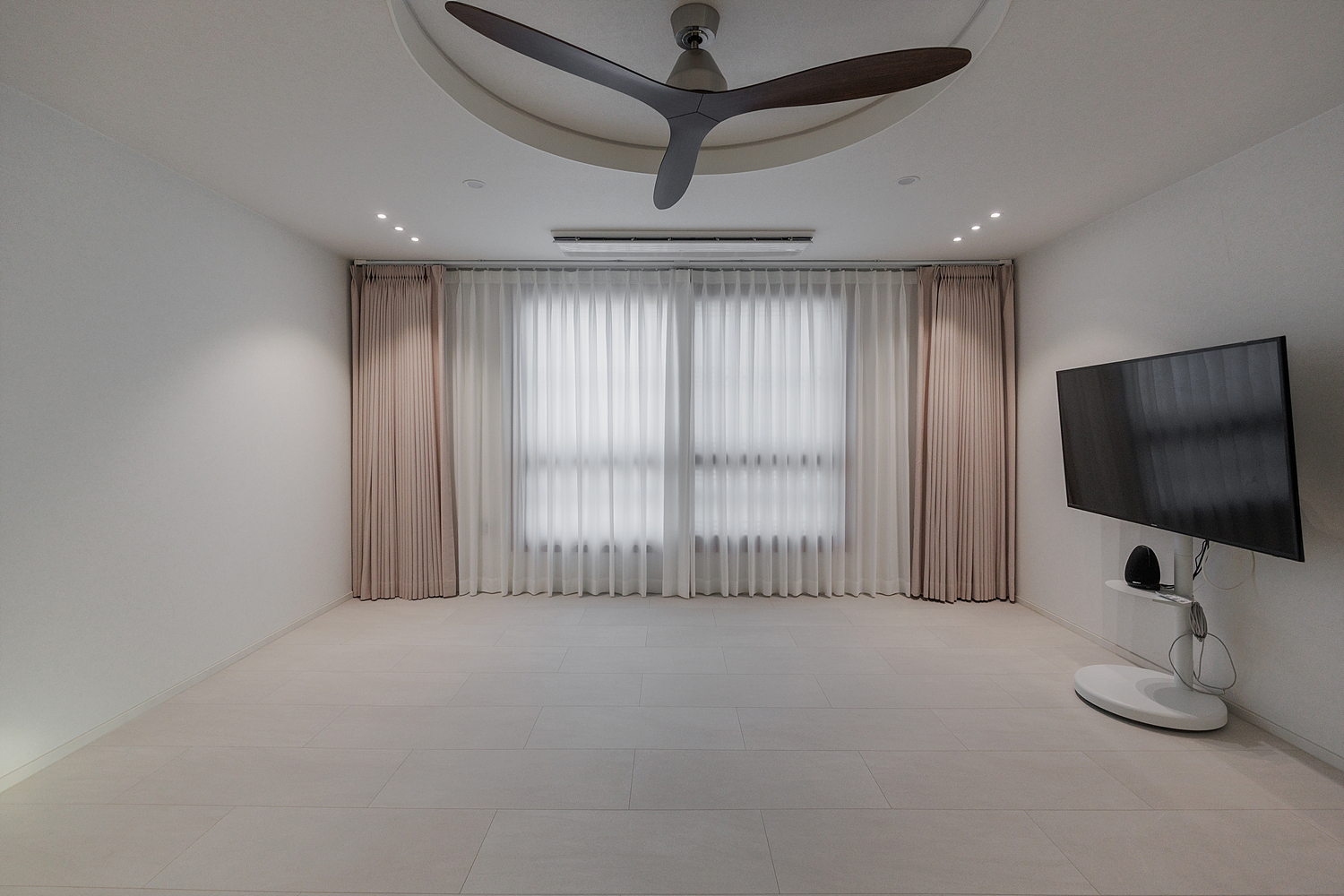/user/i/idamdesign/editor/2512/622d04caeda224b5fe13e27a8e506e45_1764818420_322.jpg 이미지크게보기