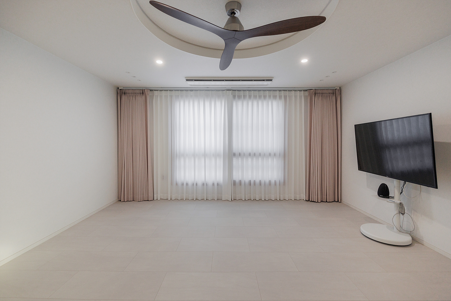 /user/i/idamdesign/editor/2512/622d04caeda224b5fe13e27a8e506e45_1764818420_5104.jpg 이미지크게보기