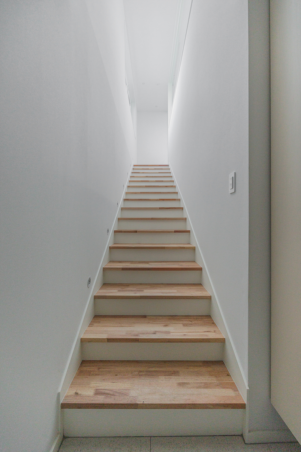 /user/i/idamdesign/editor/2512/622d04caeda224b5fe13e27a8e506e45_1764821363_5608.jpg 이미지크게보기