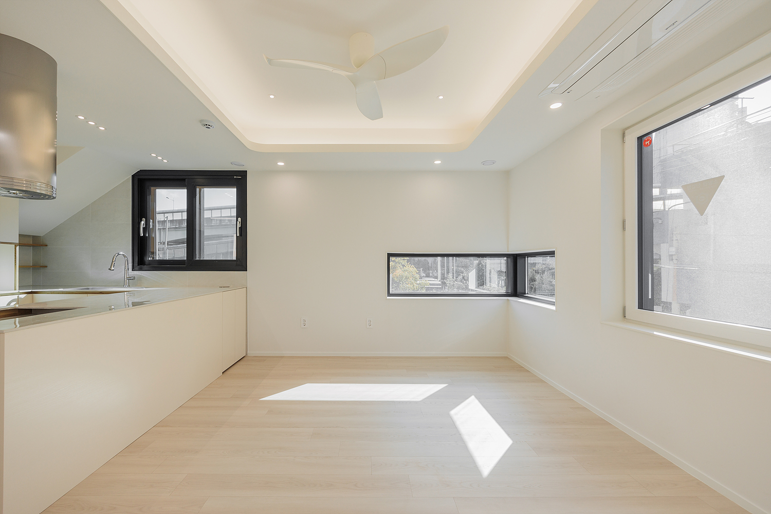 /user/i/idamdesign/editor/2512/622d04caeda224b5fe13e27a8e506e45_1764821371_1146.jpg 이미지크게보기