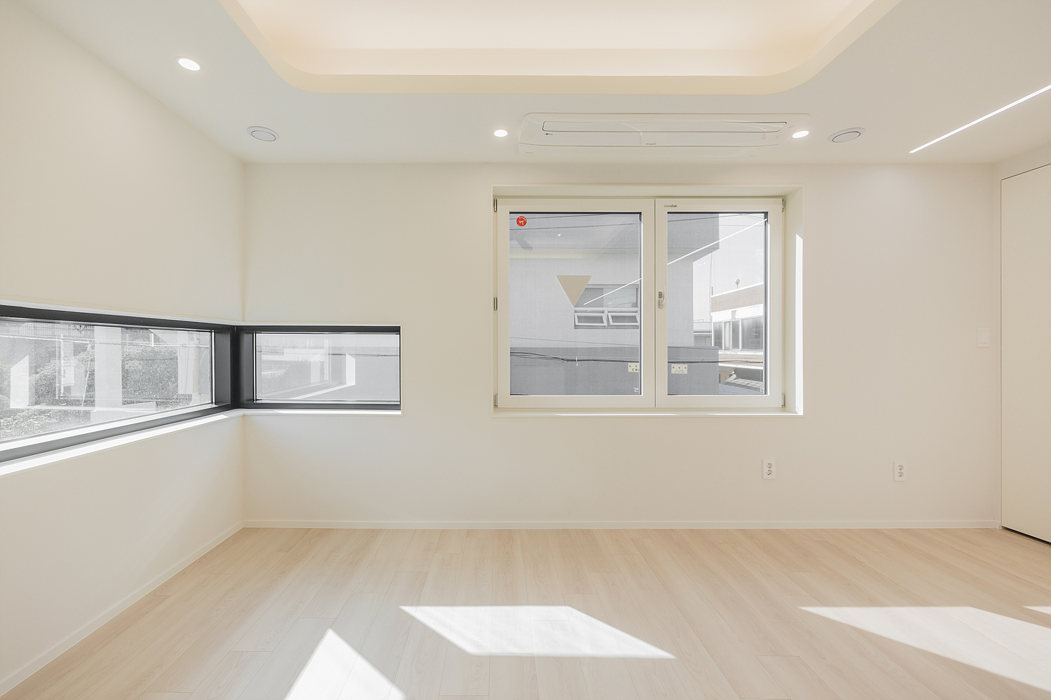 /user/i/idamdesign/editor/2512/622d04caeda224b5fe13e27a8e506e45_1764821372_1115.jpg 이미지크게보기