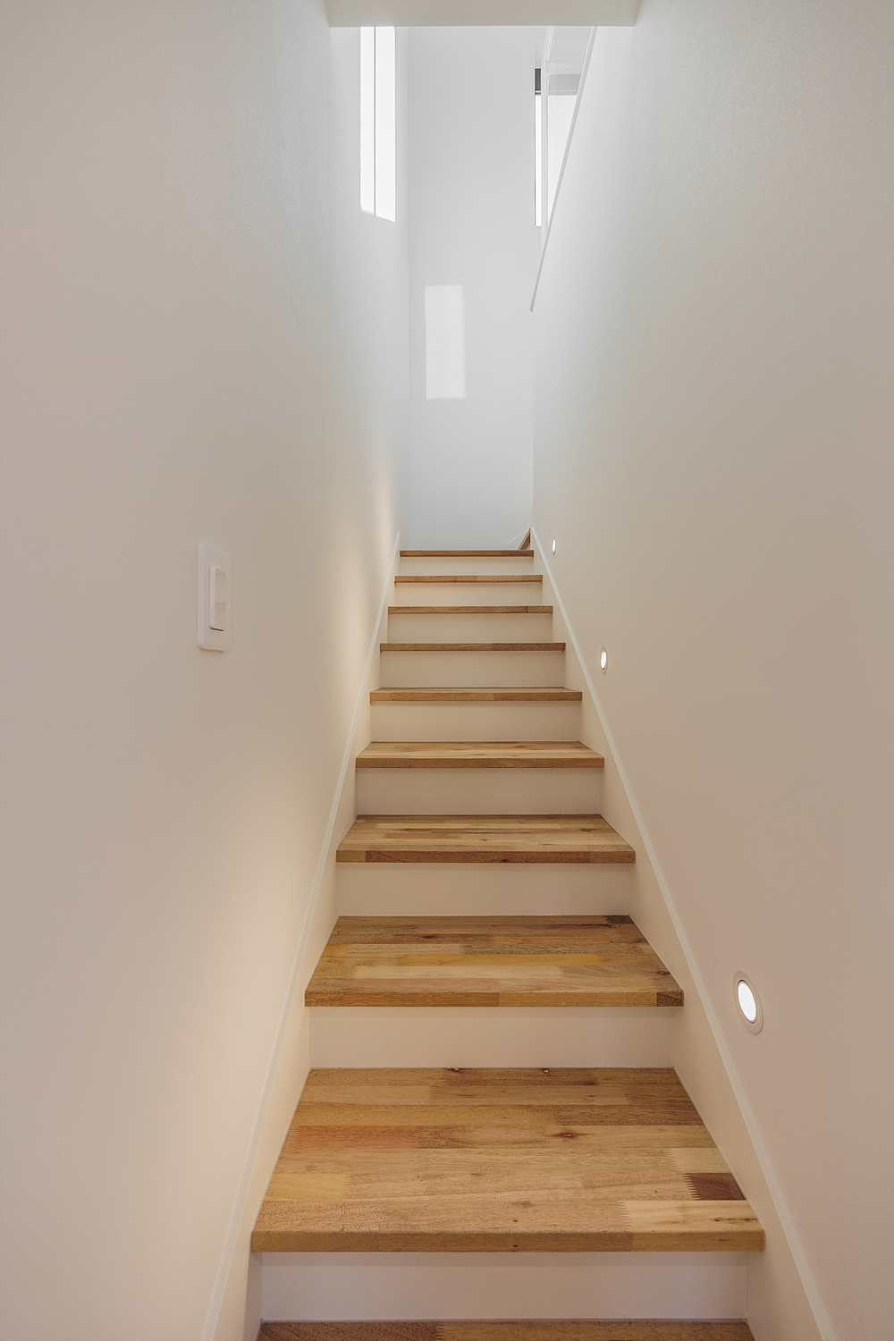 /user/i/idamdesign/editor/2512/622d04caeda224b5fe13e27a8e506e45_1764821379_8934.jpg 이미지크게보기