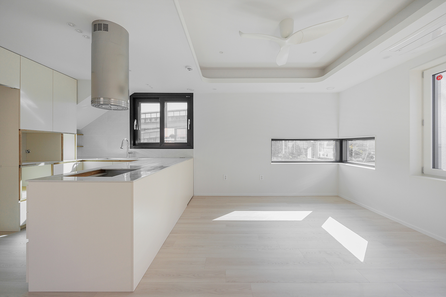 /user/i/idamdesign/editor/2512/622d04caeda224b5fe13e27a8e506e45_1764821385_4608.jpg 이미지크게보기