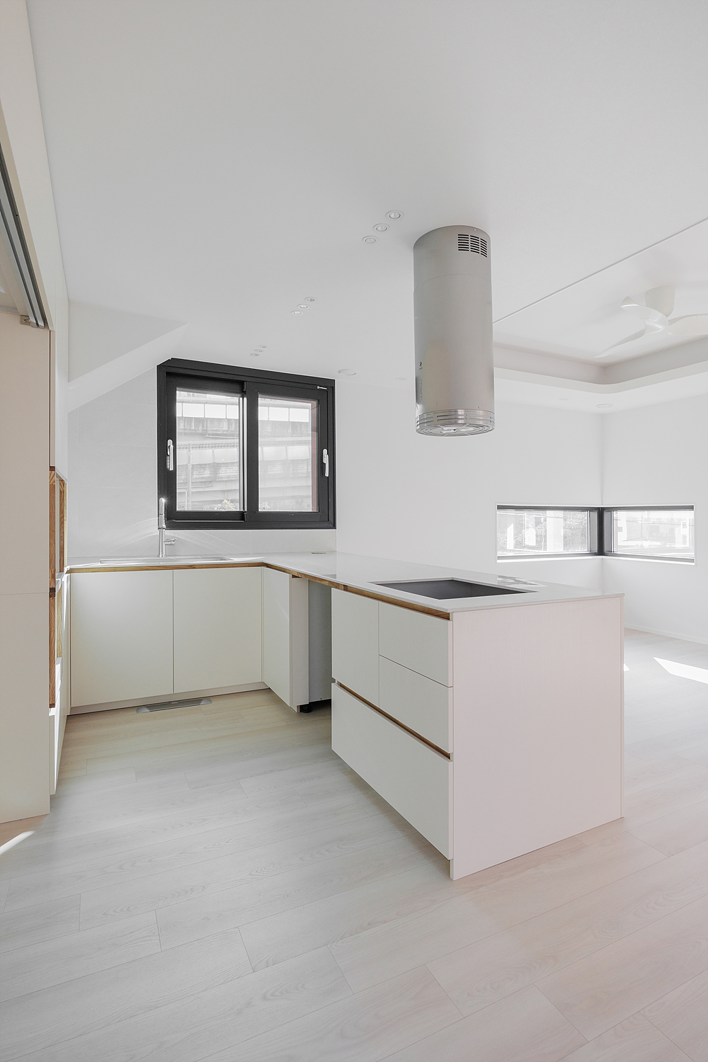 /user/i/idamdesign/editor/2512/622d04caeda224b5fe13e27a8e506e45_1764821391_8568.jpg 이미지크게보기