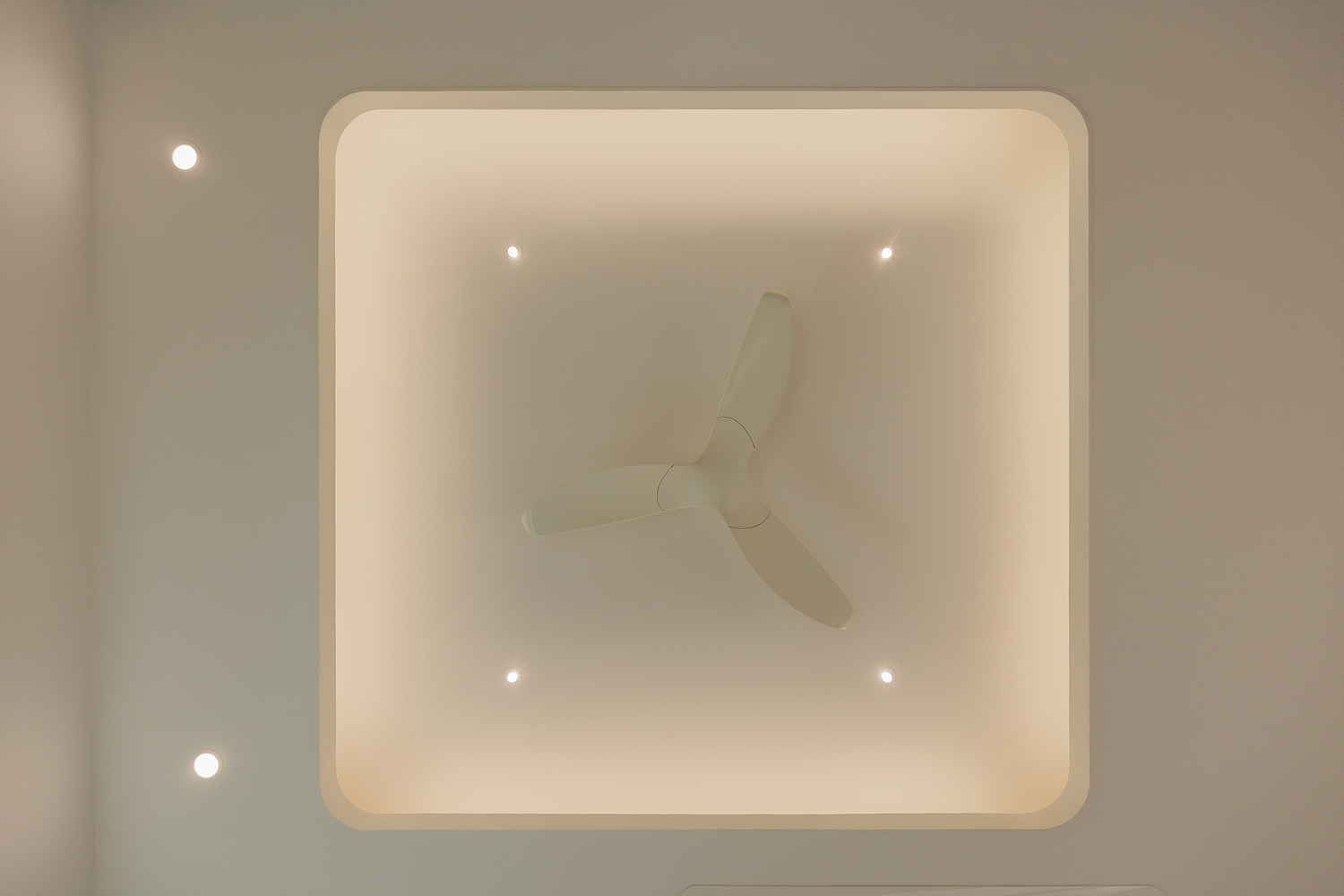 /user/i/idamdesign/editor/2512/622d04caeda224b5fe13e27a8e506e45_1764821405_7012.jpg 이미지크게보기