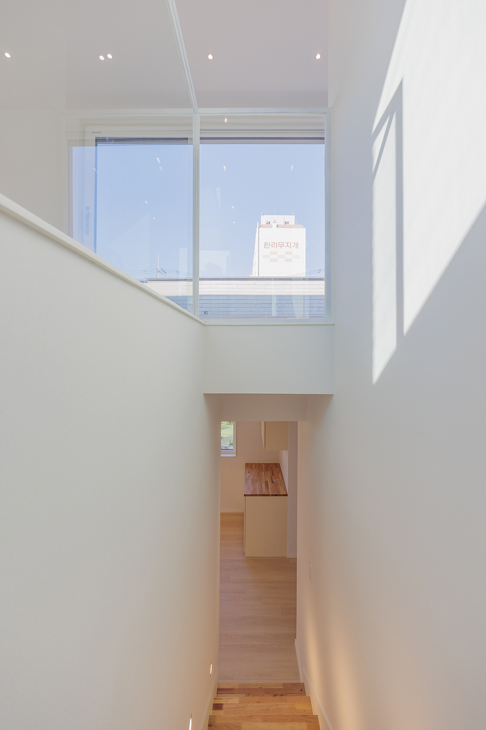 /user/i/idamdesign/editor/2512/622d04caeda224b5fe13e27a8e506e45_1764821406_0493.jpg 이미지크게보기