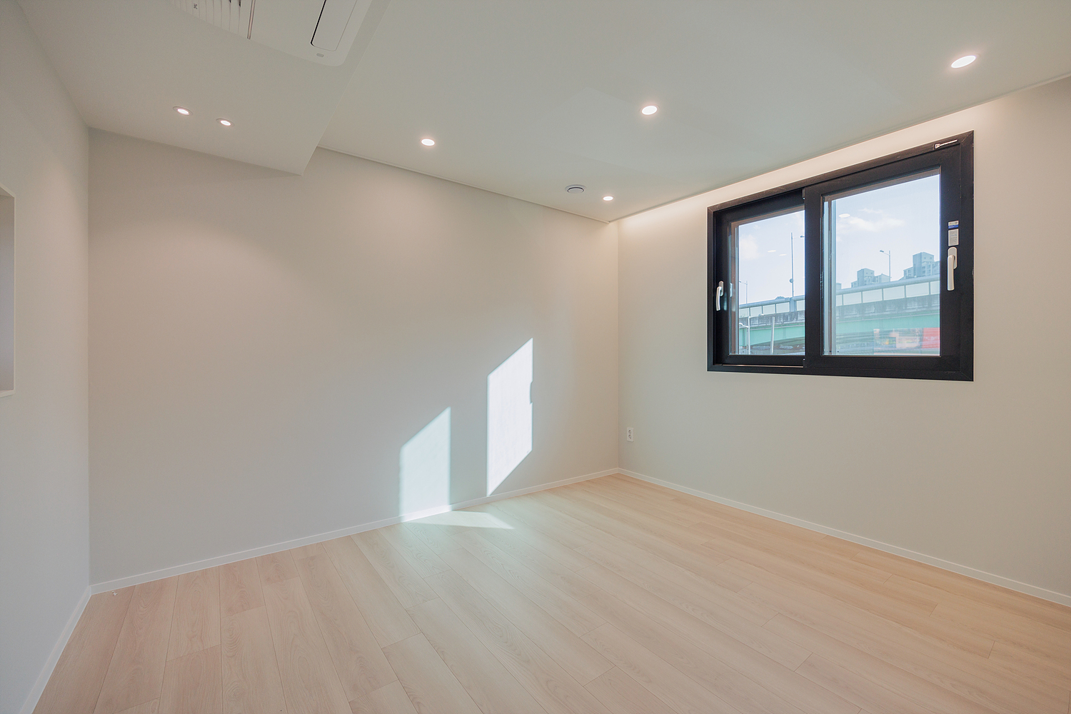 /user/i/idamdesign/editor/2512/622d04caeda224b5fe13e27a8e506e45_1764821421_1426.jpg 이미지크게보기