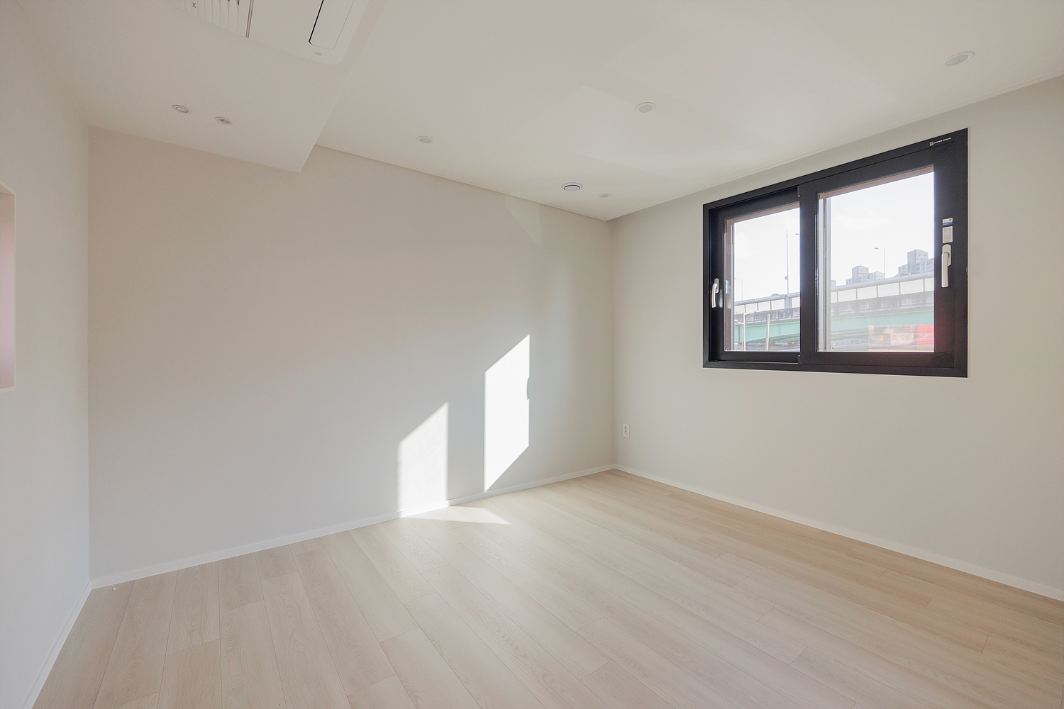 /user/i/idamdesign/editor/2512/622d04caeda224b5fe13e27a8e506e45_1764821421_3167.jpg 이미지크게보기
