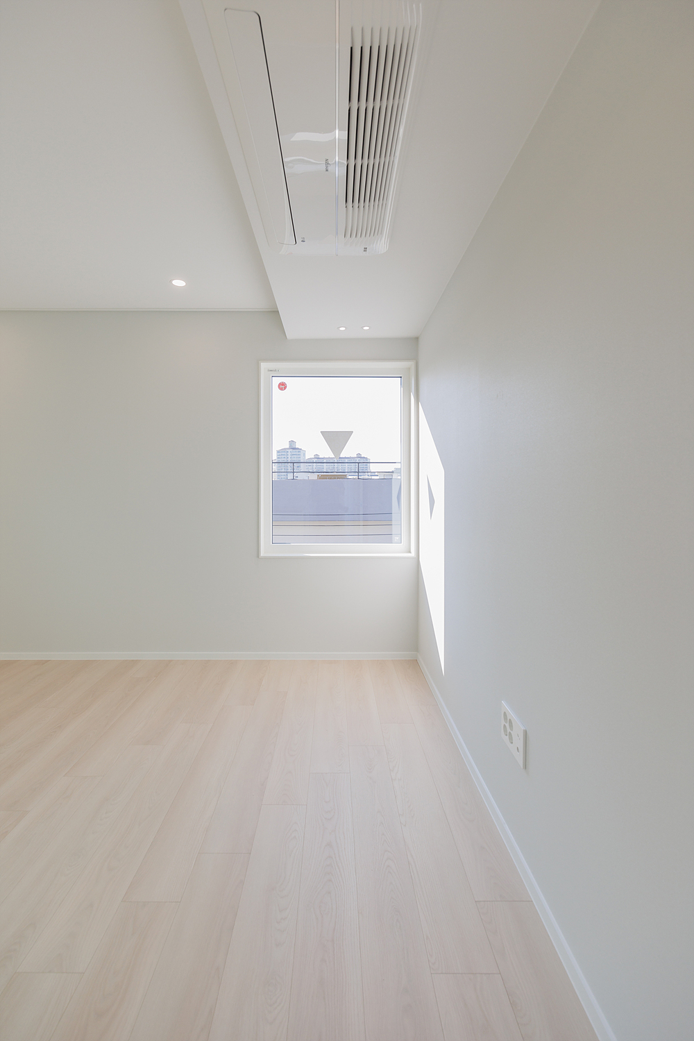 /user/i/idamdesign/editor/2512/622d04caeda224b5fe13e27a8e506e45_1764821422_5555.jpg 이미지크게보기