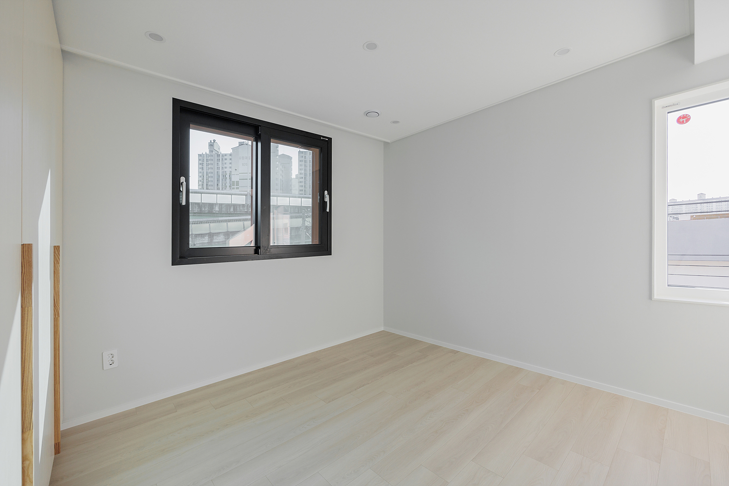 /user/i/idamdesign/editor/2512/622d04caeda224b5fe13e27a8e506e45_1764821422_8489.jpg 이미지크게보기