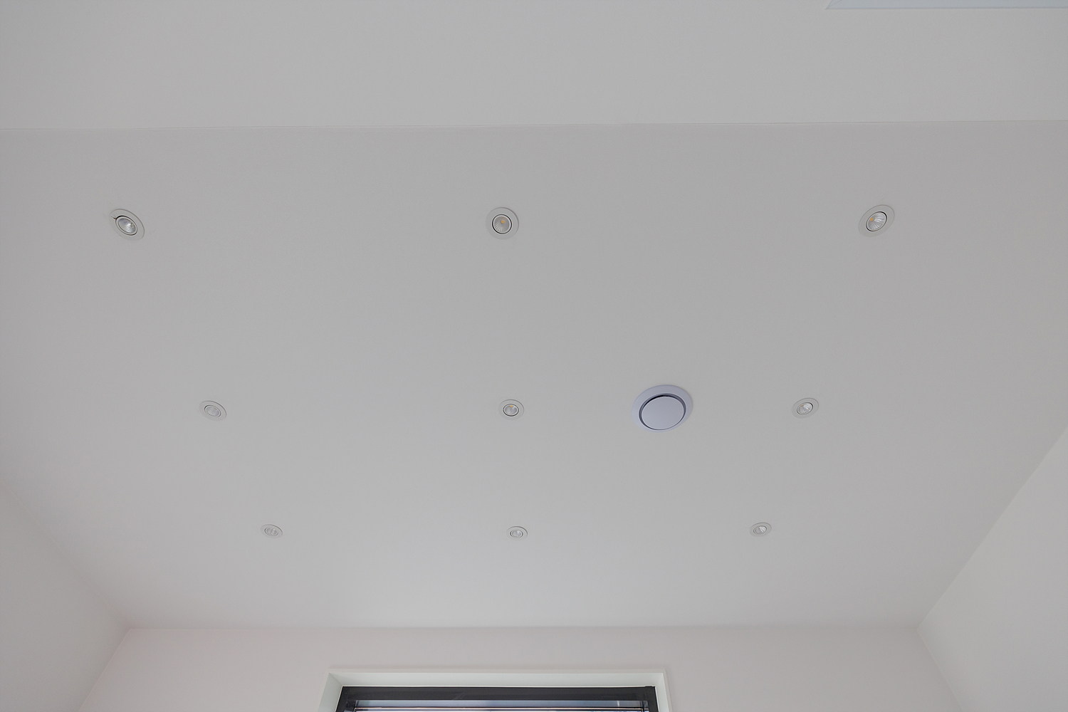 /user/i/idamdesign/editor/2512/622d04caeda224b5fe13e27a8e506e45_1764821440_2475.jpg 이미지크게보기