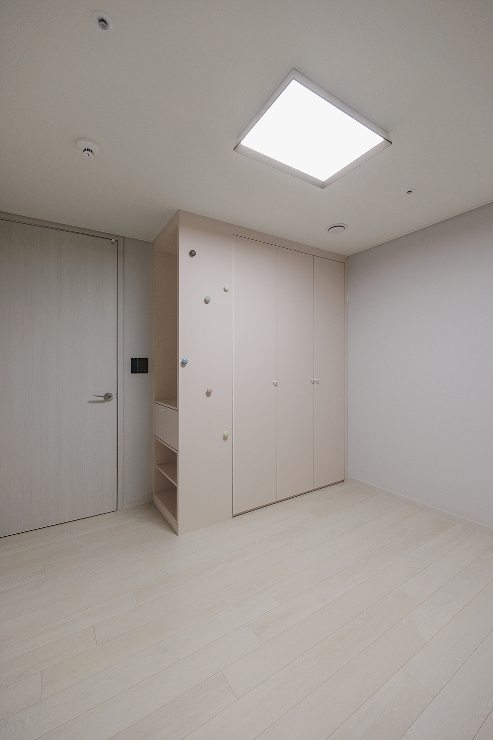 /user/i/idamdesign/editor/2512/622d04caeda224b5fe13e27a8e506e45_1764821607_8933.jpg 이미지크게보기