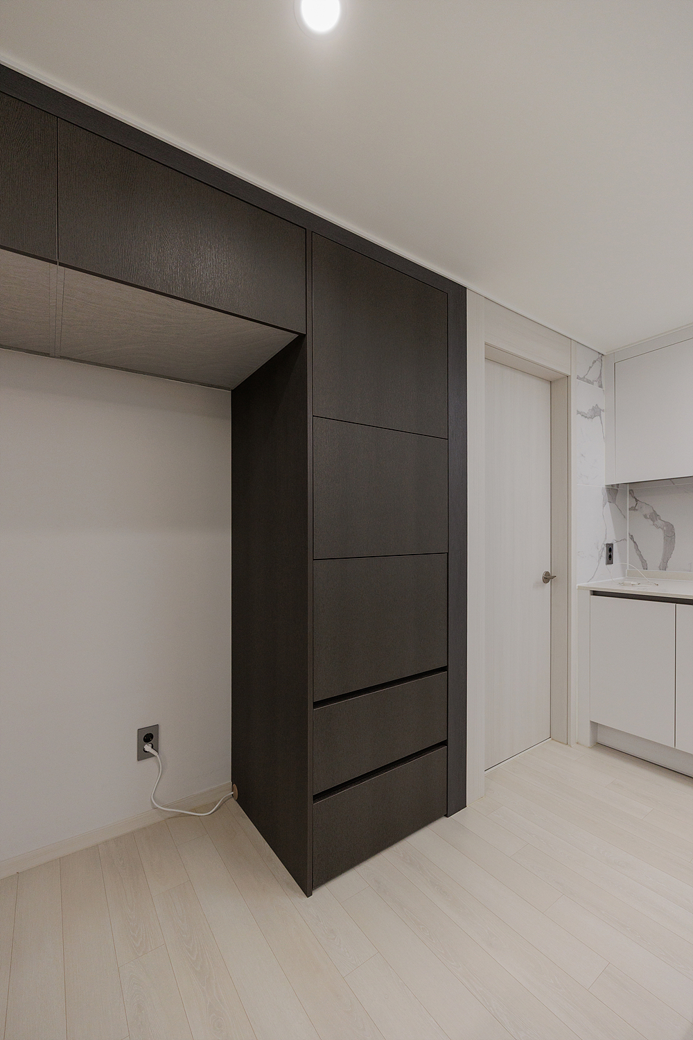 /user/i/idamdesign/editor/2512/622d04caeda224b5fe13e27a8e506e45_1764821617_785.jpg 이미지크게보기