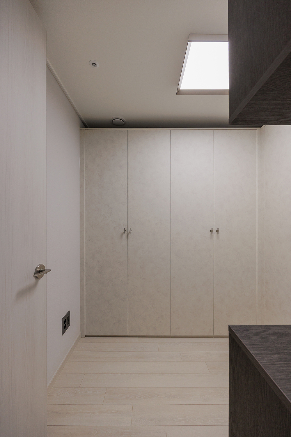 /user/i/idamdesign/editor/2512/622d04caeda224b5fe13e27a8e506e45_1764821619_1479.jpg 이미지크게보기