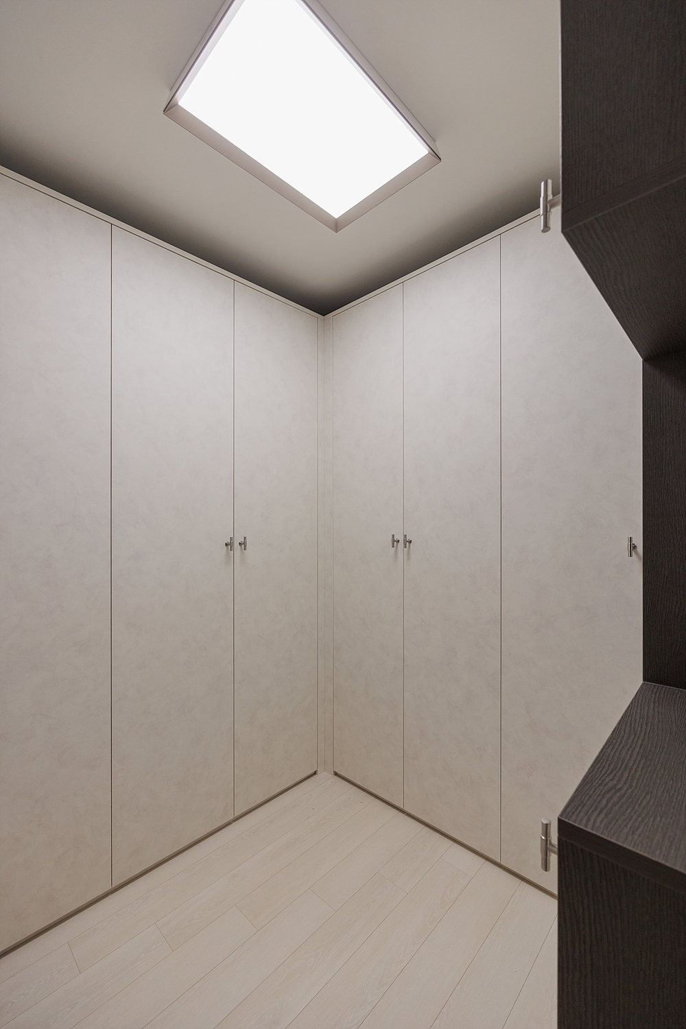 /user/i/idamdesign/editor/2512/622d04caeda224b5fe13e27a8e506e45_1764821619_5248.jpg 이미지크게보기