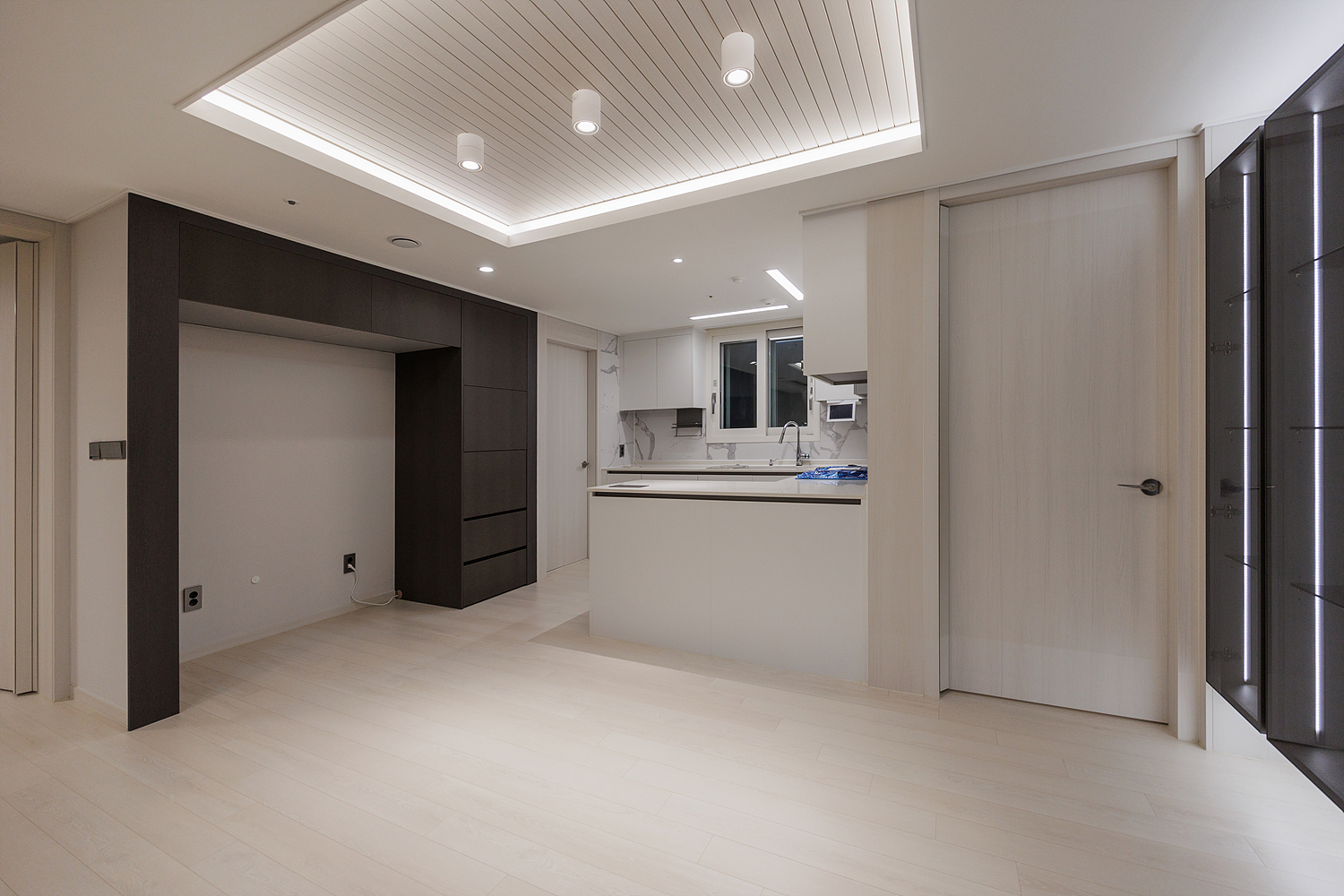 /user/i/idamdesign/editor/2512/622d04caeda224b5fe13e27a8e506e45_1764821623_9467.jpg 이미지크게보기