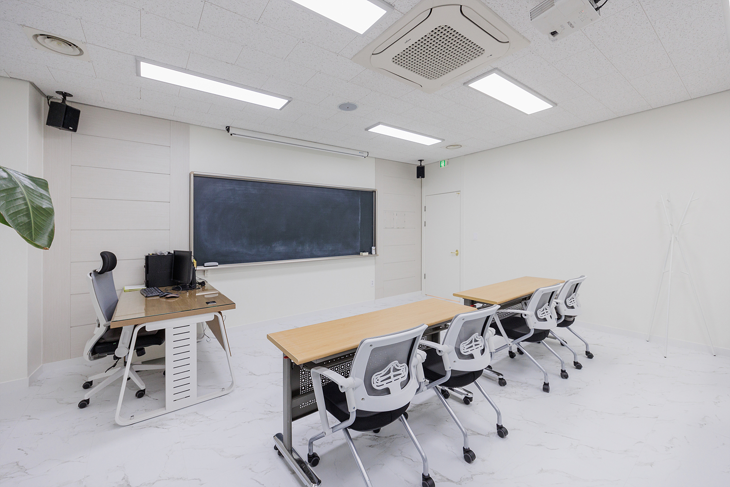 /user/i/idamdesign/editor/2512/723195068de002cf9dc50e3edcc53952_1765512492_5689.jpg 이미지크게보기