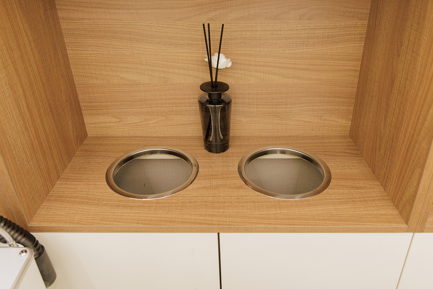 /user/i/idamdesign/editor/2512/723195068de002cf9dc50e3edcc53952_1765516242_1395.jpg 이미지크게보기