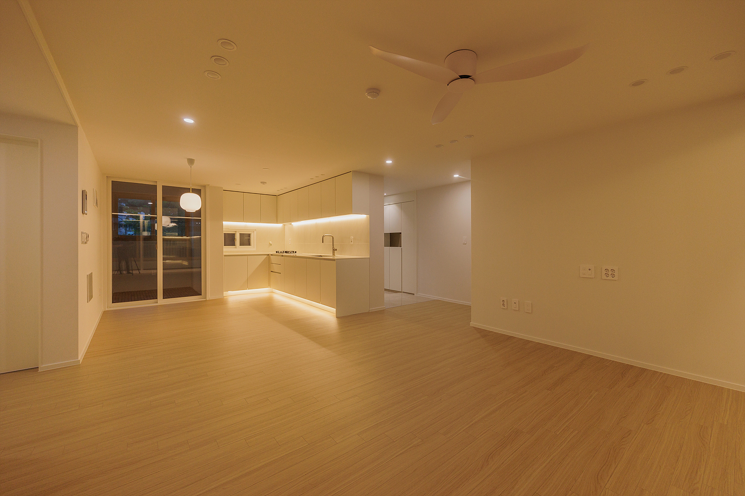 /user/i/idamdesign/editor/2512/817d166e2b8ef496e340f59a88afc96e_1766120033_0563.jpg 이미지크게보기