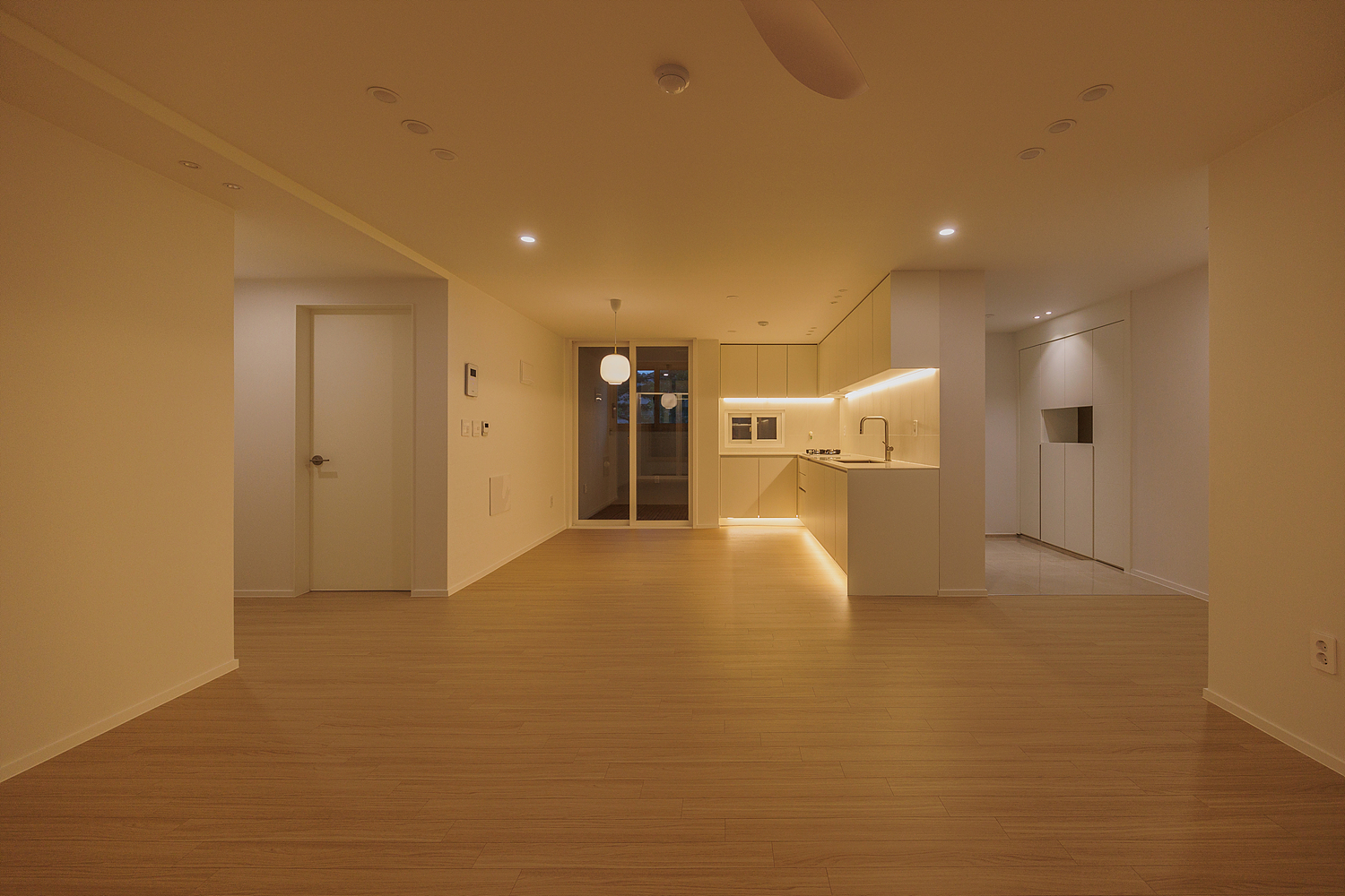 /user/i/idamdesign/editor/2512/817d166e2b8ef496e340f59a88afc96e_1766120042_0537.jpg 이미지크게보기