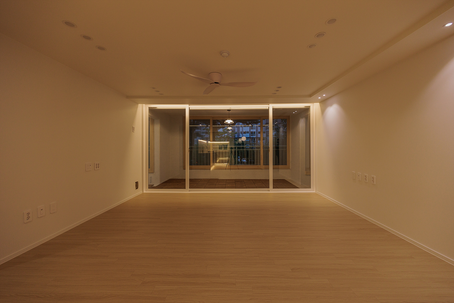 /user/i/idamdesign/editor/2512/817d166e2b8ef496e340f59a88afc96e_1766120042_6755.jpg 이미지크게보기