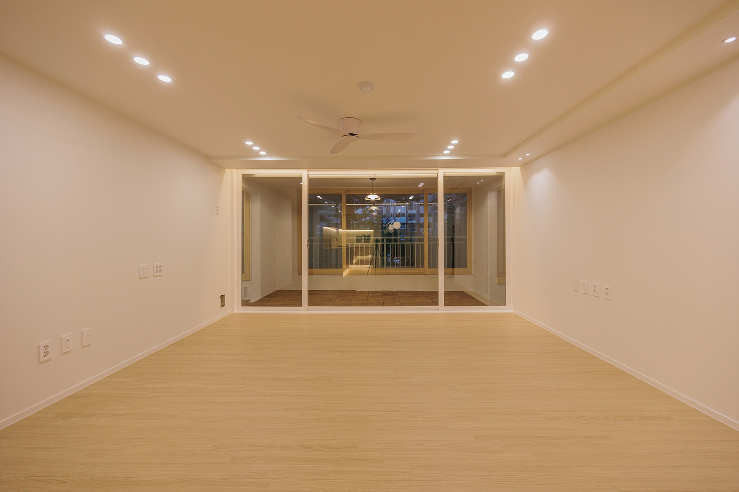/user/i/idamdesign/editor/2512/817d166e2b8ef496e340f59a88afc96e_1766120043_0692.jpg 이미지크게보기