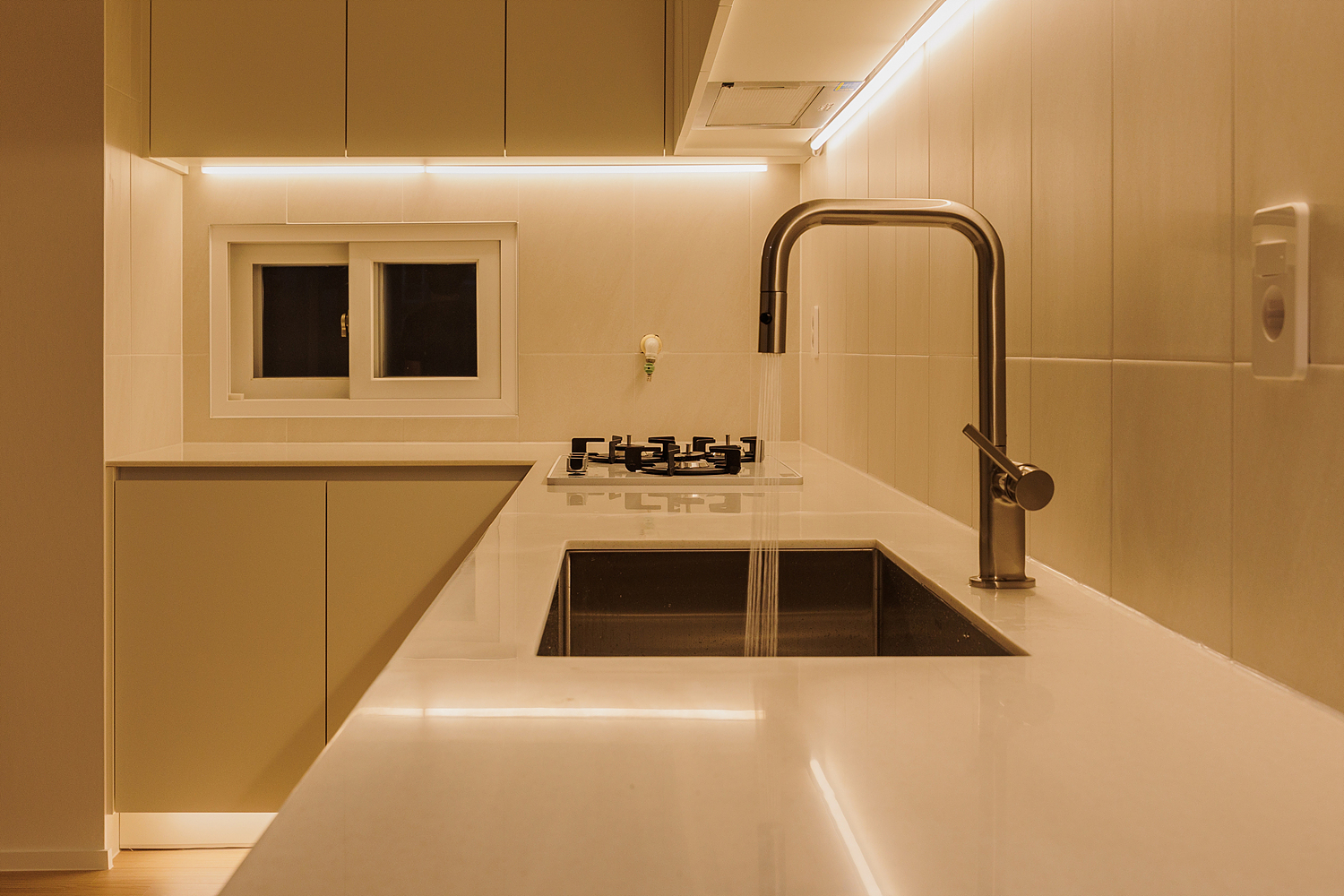 /user/i/idamdesign/editor/2512/817d166e2b8ef496e340f59a88afc96e_1766120045_0718.jpg 이미지크게보기