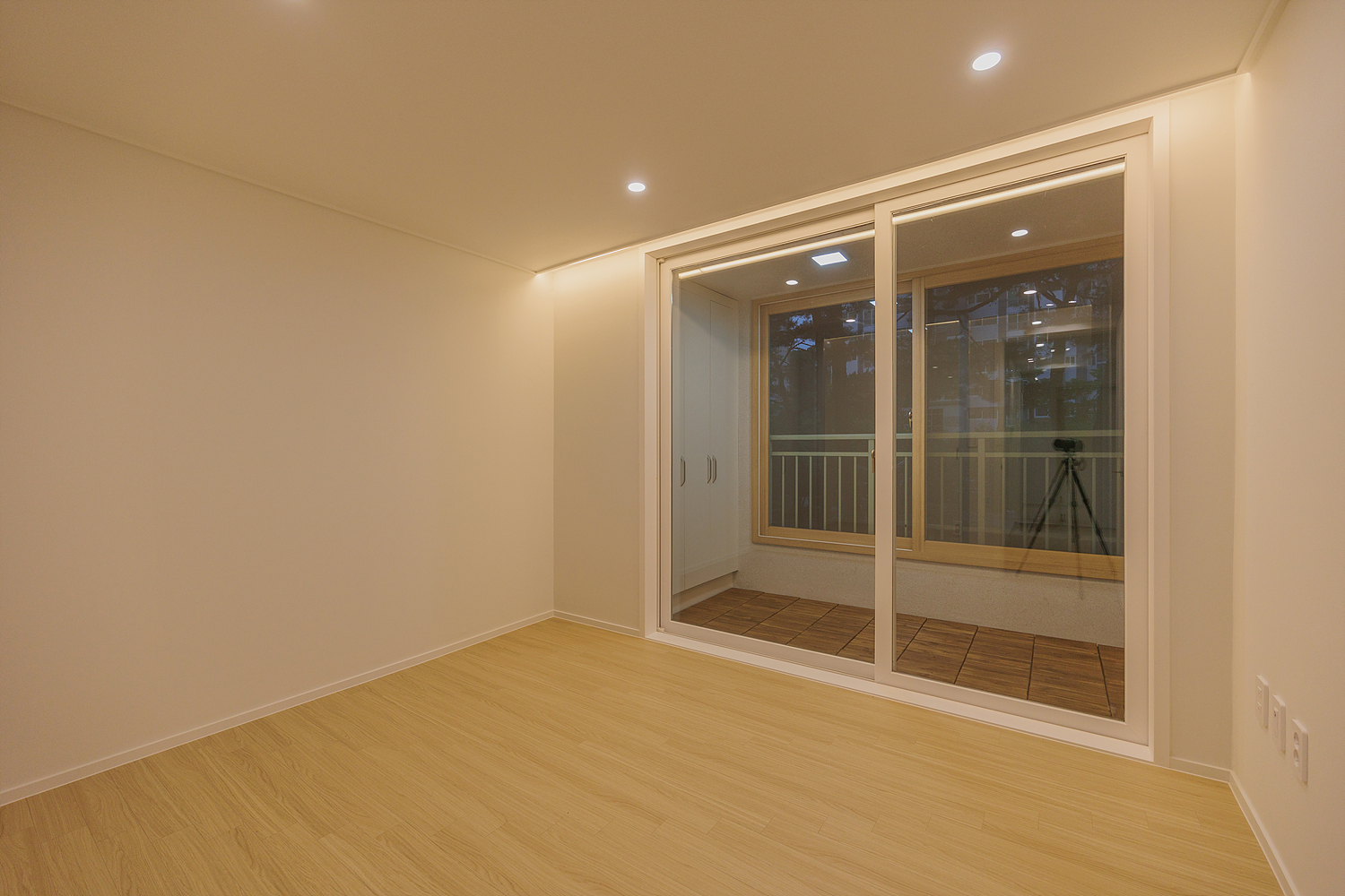 /user/i/idamdesign/editor/2512/817d166e2b8ef496e340f59a88afc96e_1766120081_2285.jpg 이미지크게보기