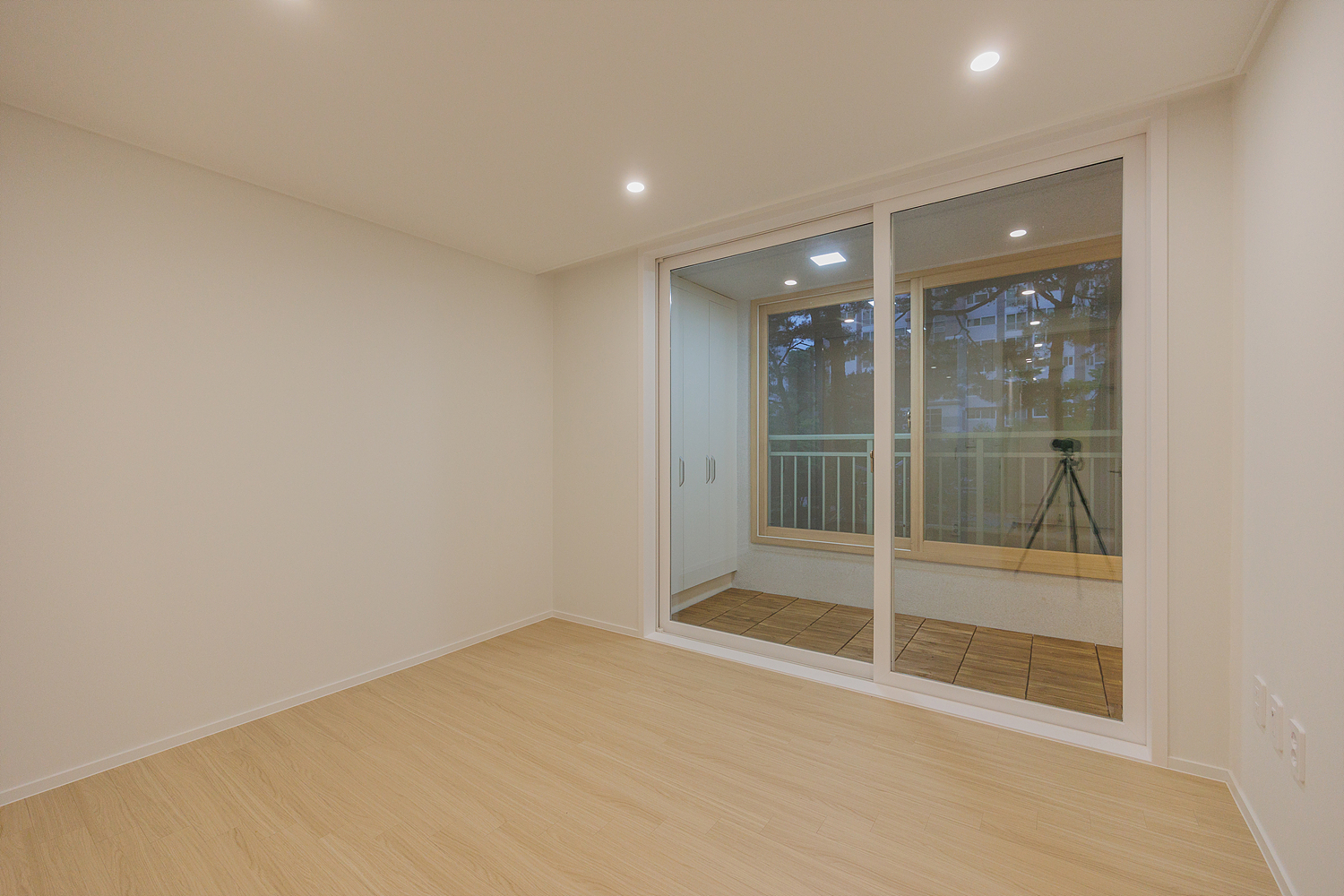 /user/i/idamdesign/editor/2512/817d166e2b8ef496e340f59a88afc96e_1766120081_6365.jpg 이미지크게보기