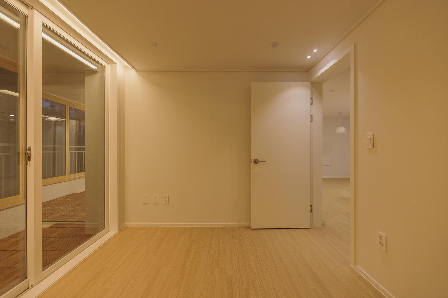 /user/i/idamdesign/editor/2512/817d166e2b8ef496e340f59a88afc96e_1766120082_8616.jpg 이미지크게보기