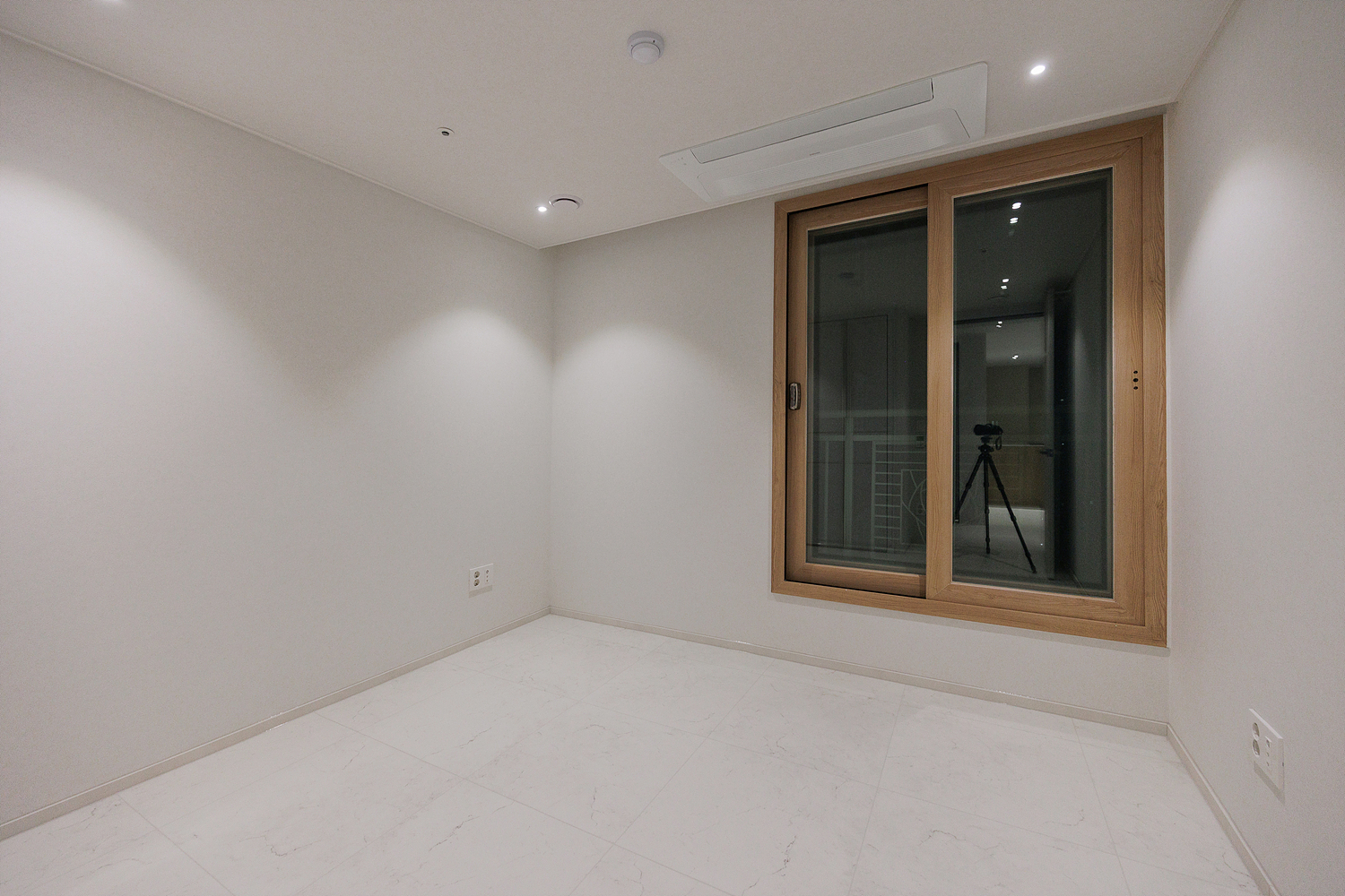 /user/i/idamdesign/editor/2603/6a65c187f1f2330804d412107d887873_1773033904_1601.jpg 이미지크게보기
