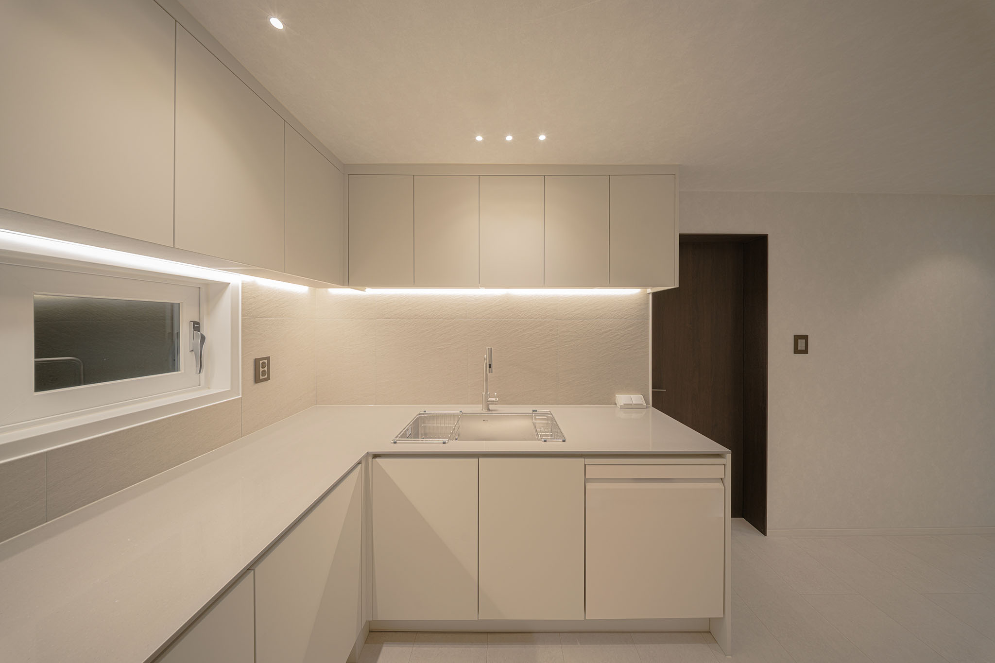 /user/i/idamdesign/editor/2603/80235362e248a12ae9ed3c581d989b3c_1772683909_1544.jpg 이미지크게보기
