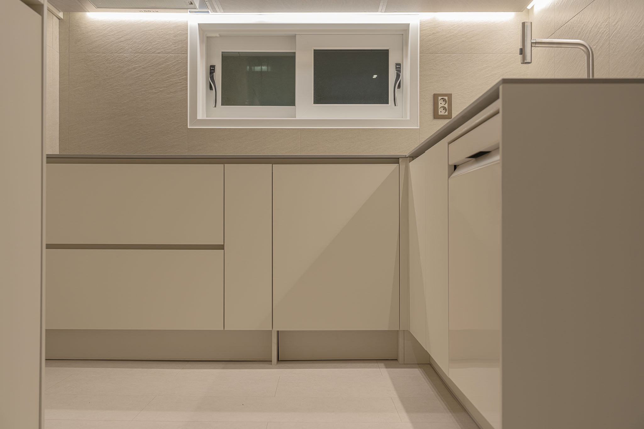 /user/i/idamdesign/editor/2603/80235362e248a12ae9ed3c581d989b3c_1772683922_8911.jpg 이미지크게보기