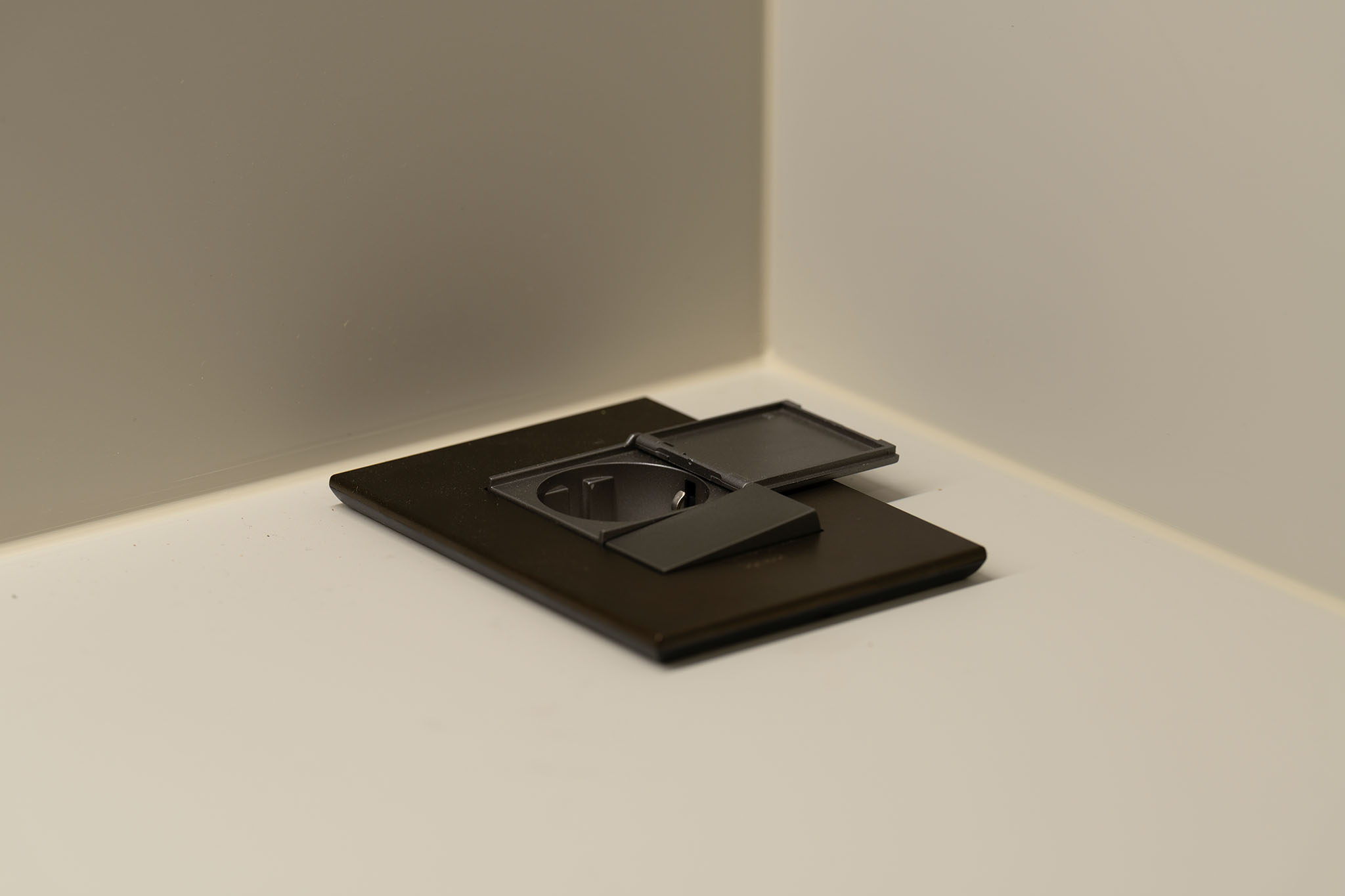 /user/i/idamdesign/editor/2603/80235362e248a12ae9ed3c581d989b3c_1772683924_1575.jpg 이미지크게보기