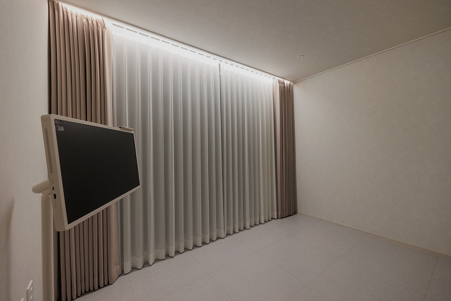 /user/i/idamdesign/editor/2603/b13e63c793e833661c214878363bcfe3_1774846922_716.jpg 이미지크게보기