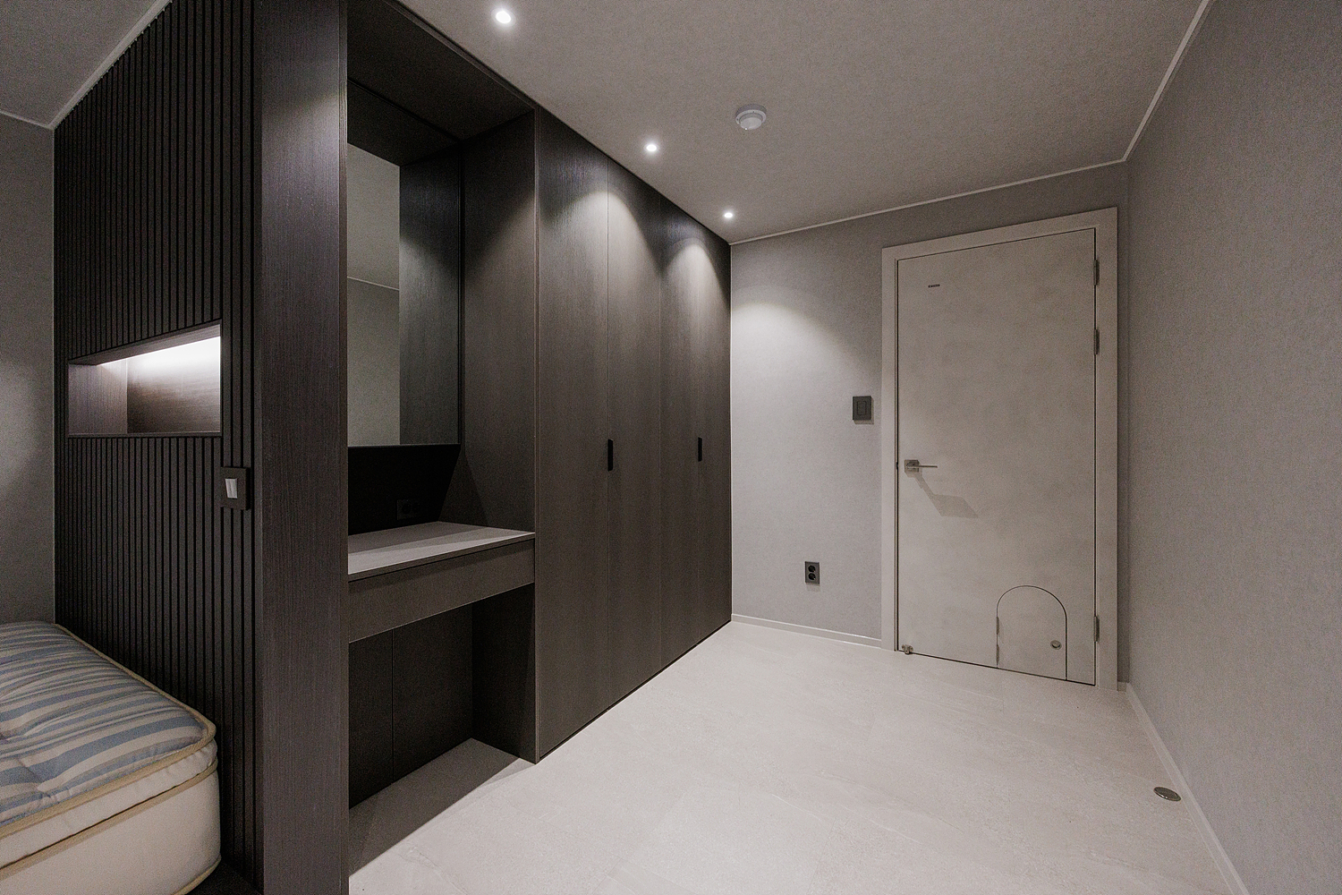 /user/i/idamdesign/editor/2603/b2bde5350571531480c4816eece074f6_1774586503_0155.jpg 이미지크게보기