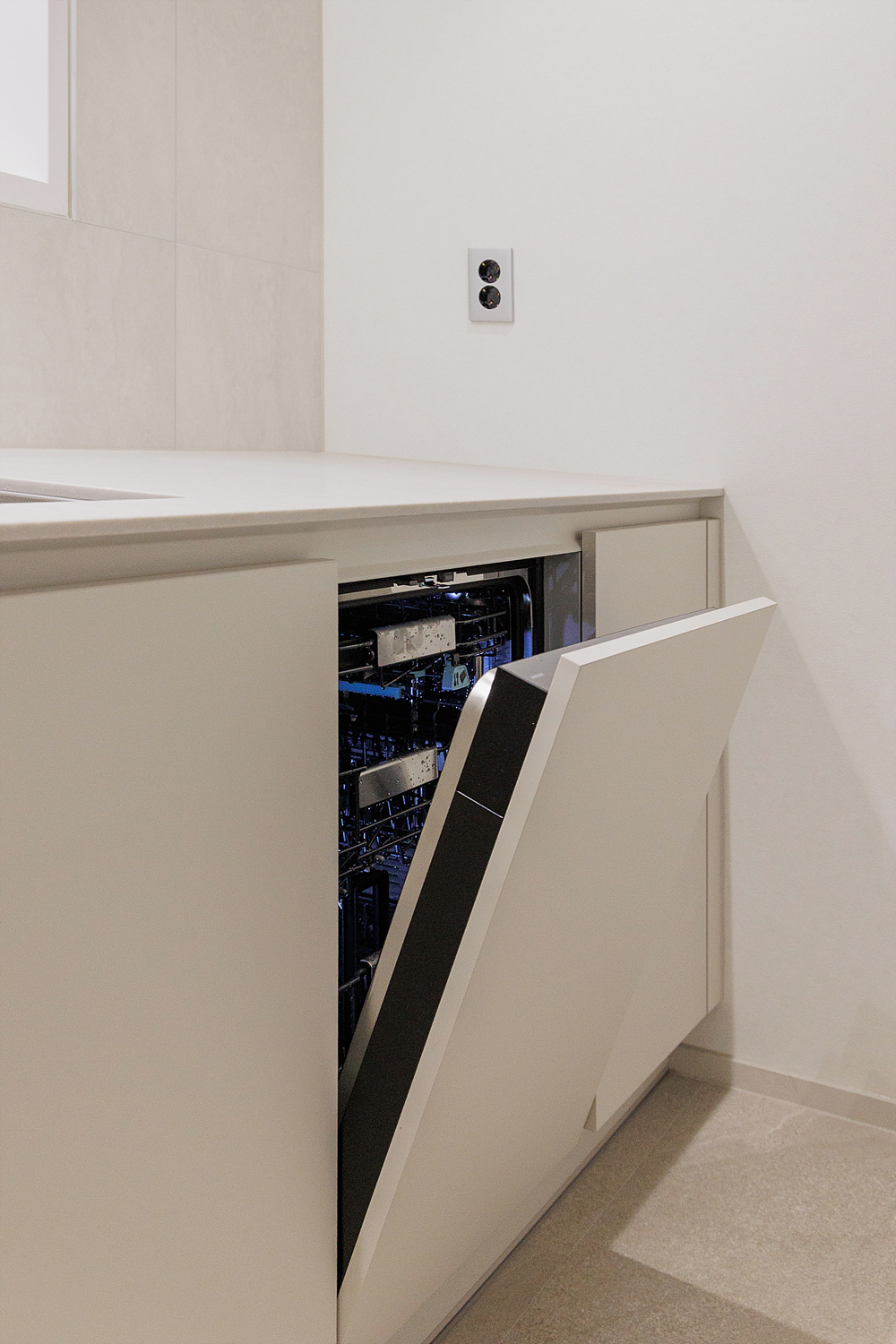 /user/i/idamdesign/editor/2603/b2bde5350571531480c4816eece074f6_1774586518_9453.jpg 이미지크게보기