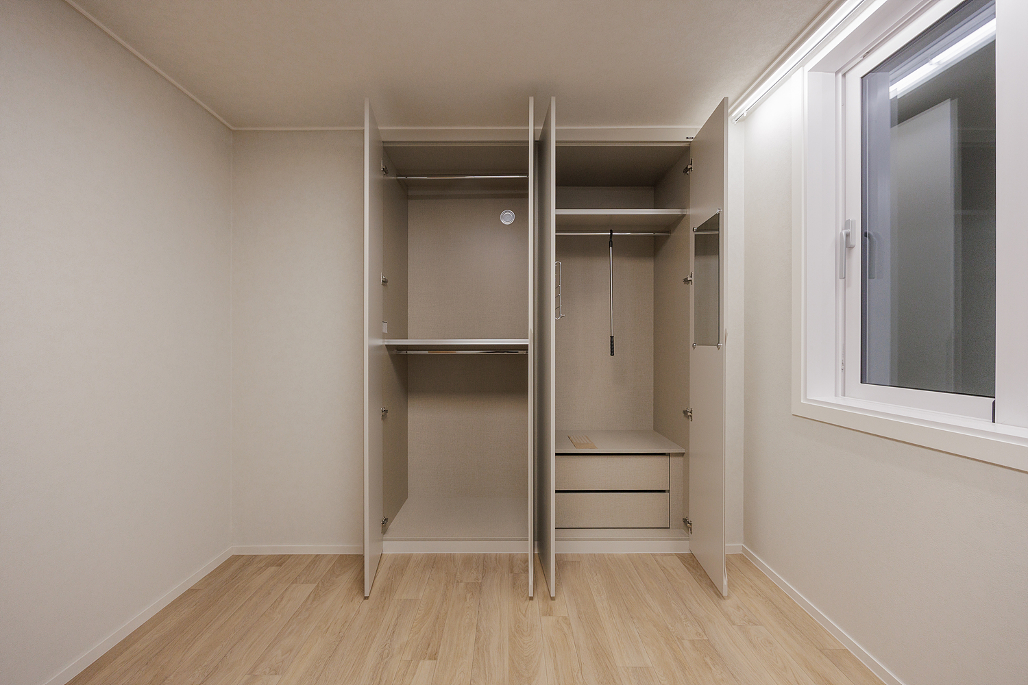 /user/i/idamdesign/editor/2606/42a1e74e2df3af988e53a8ef0339722c_1780291064_1178.jpg 이미지크게보기