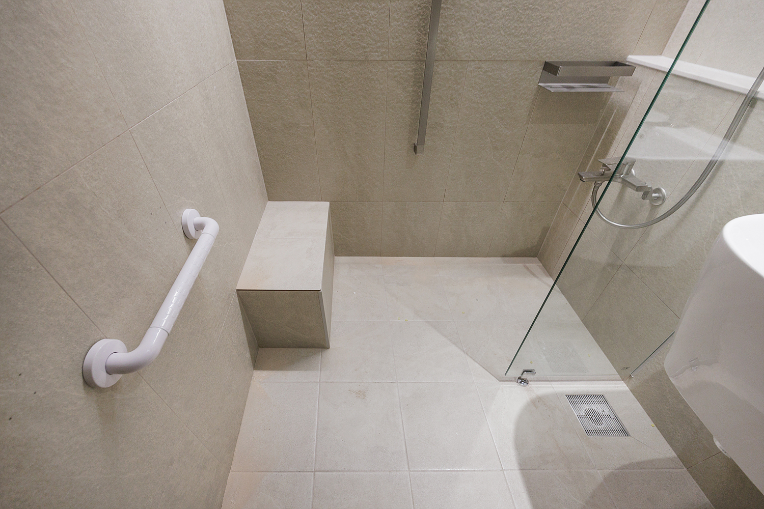 /user/i/idamdesign/editor/2606/42a1e74e2df3af988e53a8ef0339722c_1780291094_4536.jpg 이미지크게보기