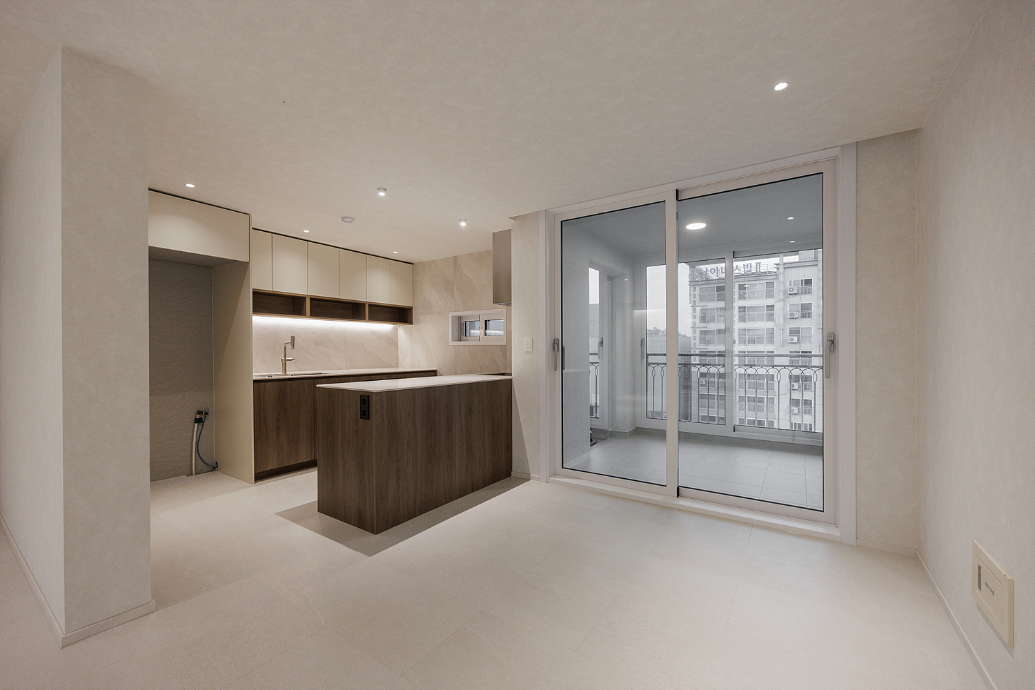 /user/i/idamdesign/editor/2606/773a9ec4f27fc89297e5f6420b09397a_1782102941_1479.jpg 이미지크게보기