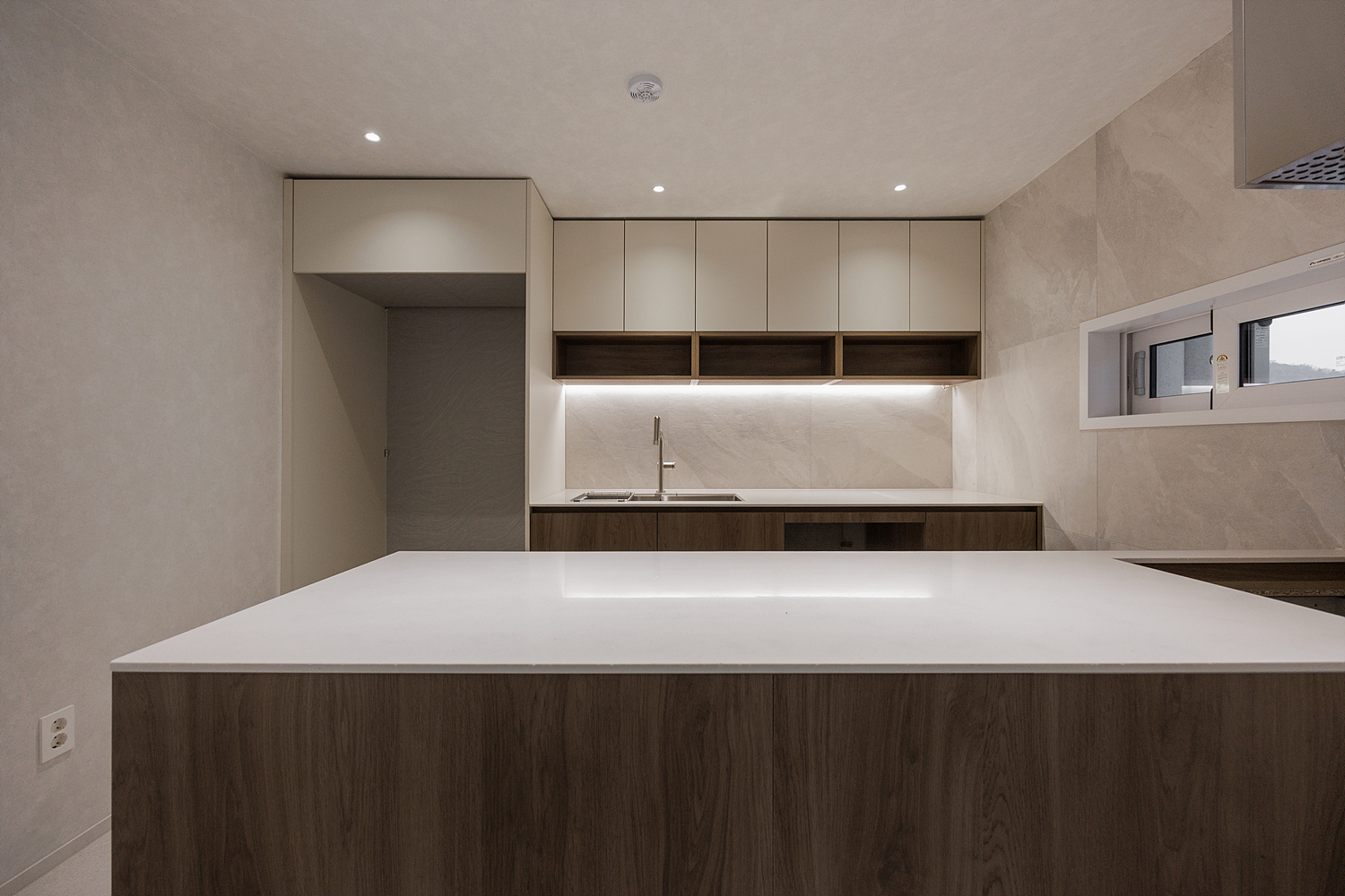 /user/i/idamdesign/editor/2606/773a9ec4f27fc89297e5f6420b09397a_1782102941_7398.jpg 이미지크게보기