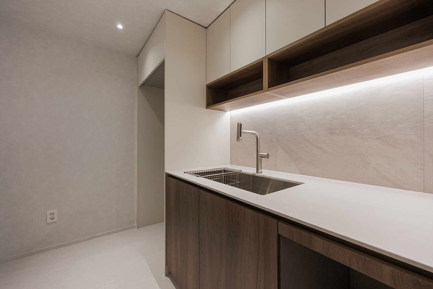 /user/i/idamdesign/editor/2606/773a9ec4f27fc89297e5f6420b09397a_1782102943_907.jpg 이미지크게보기