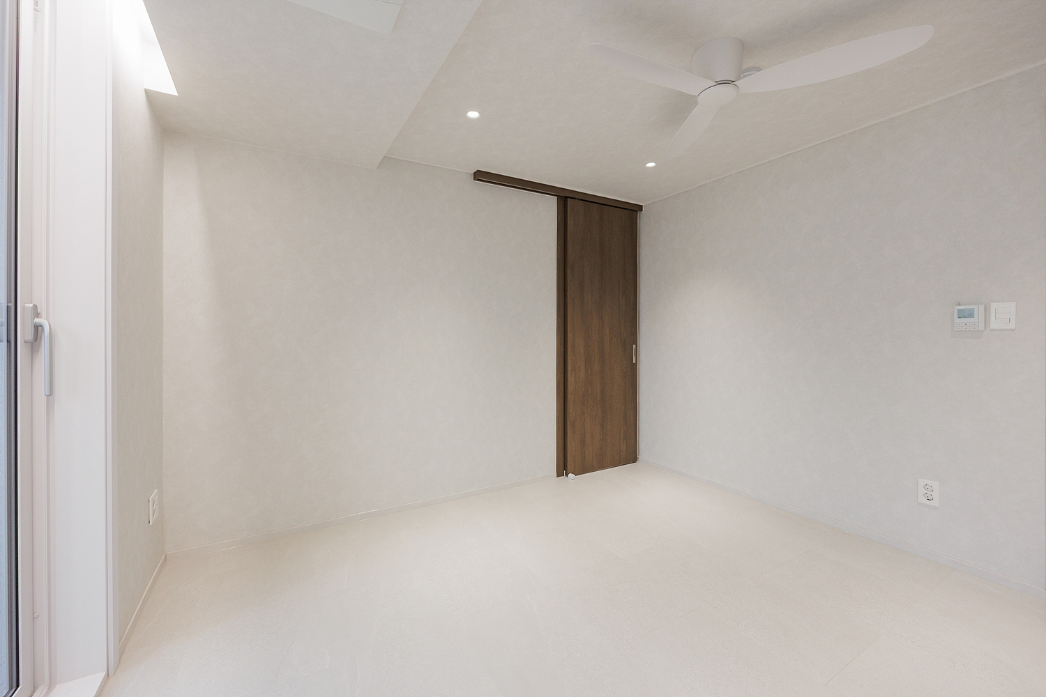 /user/i/idamdesign/editor/2606/773a9ec4f27fc89297e5f6420b09397a_1782102971_5821.jpg 이미지크게보기