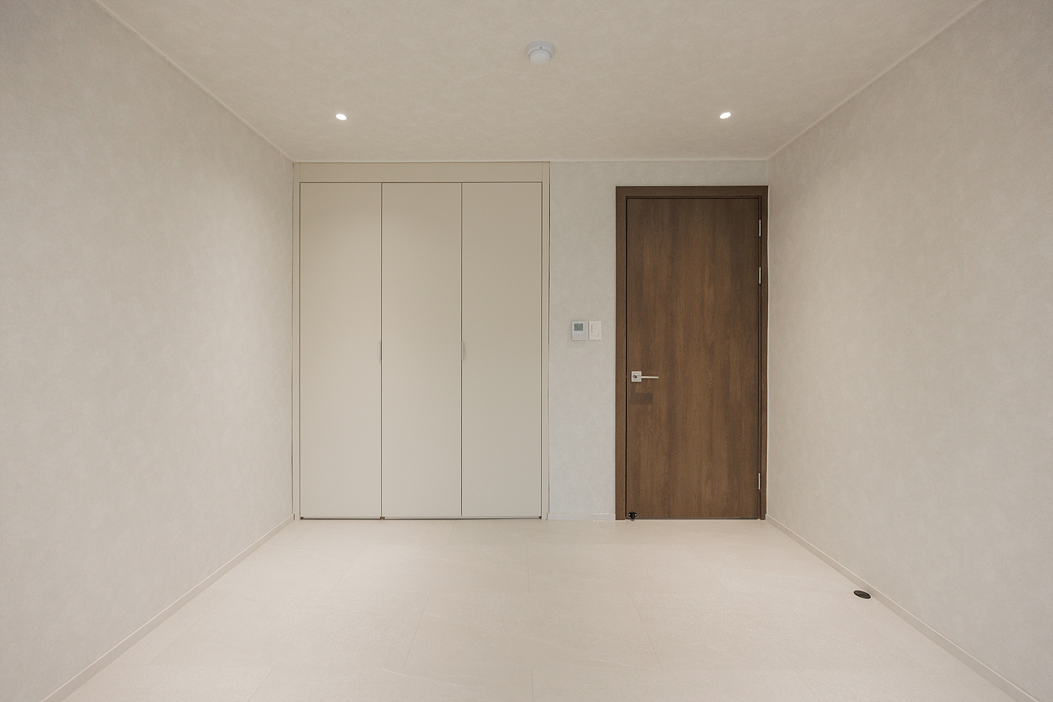 /user/i/idamdesign/editor/2606/773a9ec4f27fc89297e5f6420b09397a_1782102973_977.jpg 이미지크게보기