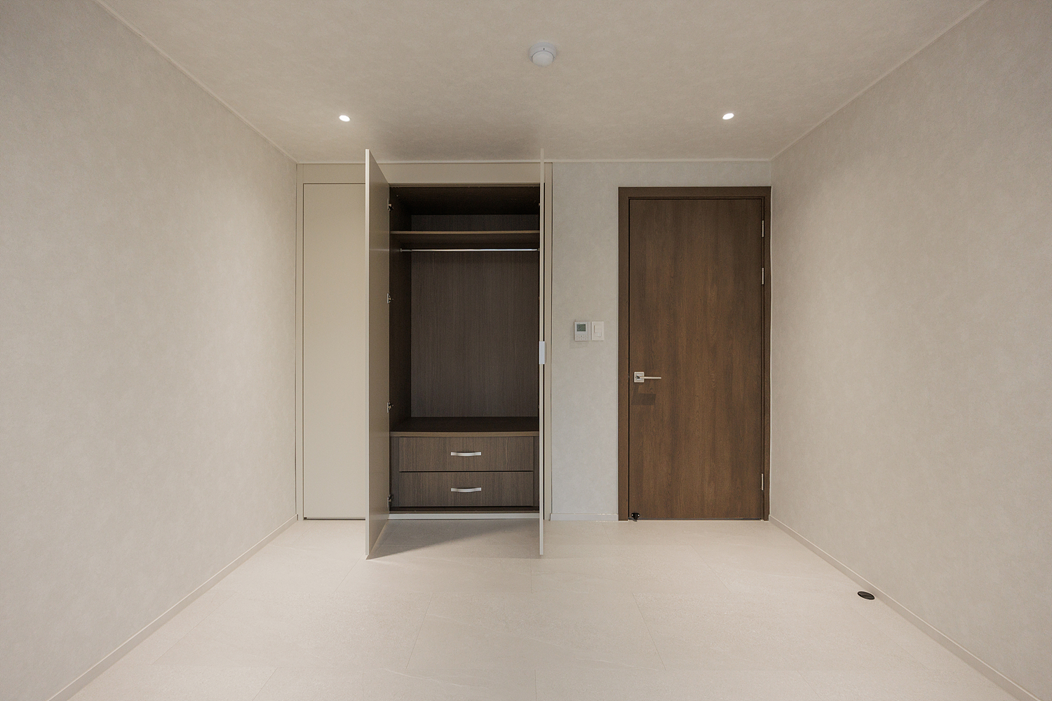 /user/i/idamdesign/editor/2606/773a9ec4f27fc89297e5f6420b09397a_1782102974_1765.jpg 이미지크게보기