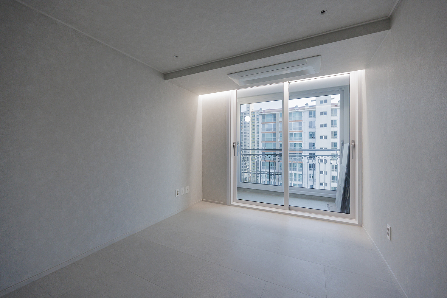 /user/i/idamdesign/editor/2606/773a9ec4f27fc89297e5f6420b09397a_1782102975_1824.jpg 이미지크게보기