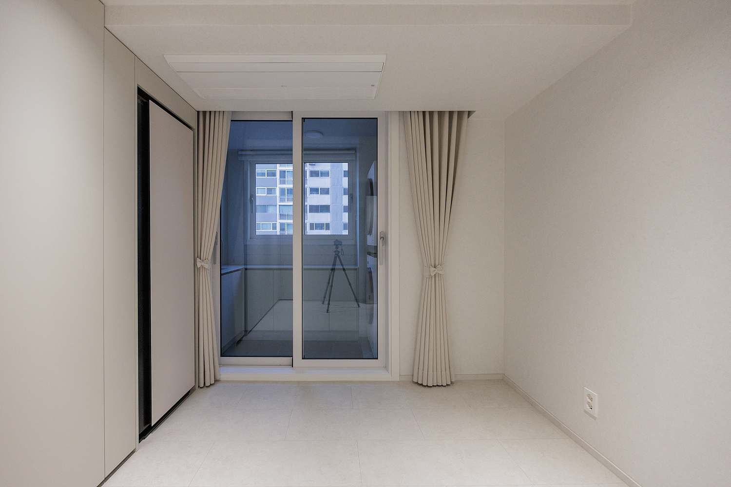 /user/i/idamdesign/editor/2607/0c468d6608680f1ed51bb2b0902ca32a_1784513409_1881.jpg 이미지크게보기