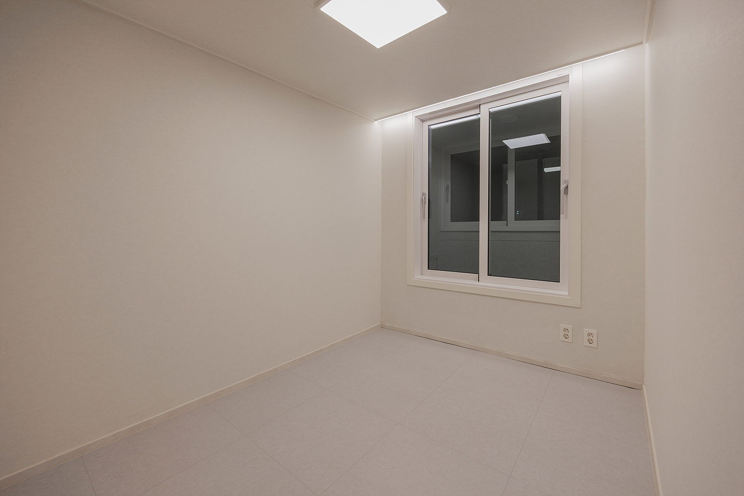 /user/i/idamdesign/editor/2608/c86547194f467bba3eec9dfed67e3c43_1788145163_4035.jpg 이미지크게보기