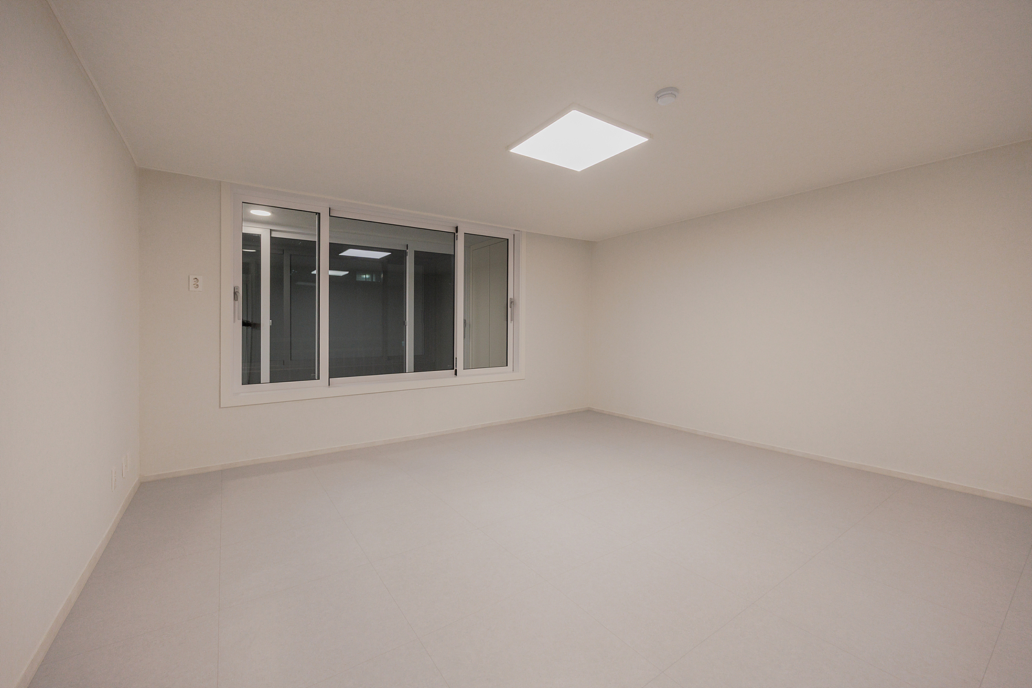 /user/i/idamdesign/editor/2608/c86547194f467bba3eec9dfed67e3c43_1788145165_2933.jpg 이미지크게보기
