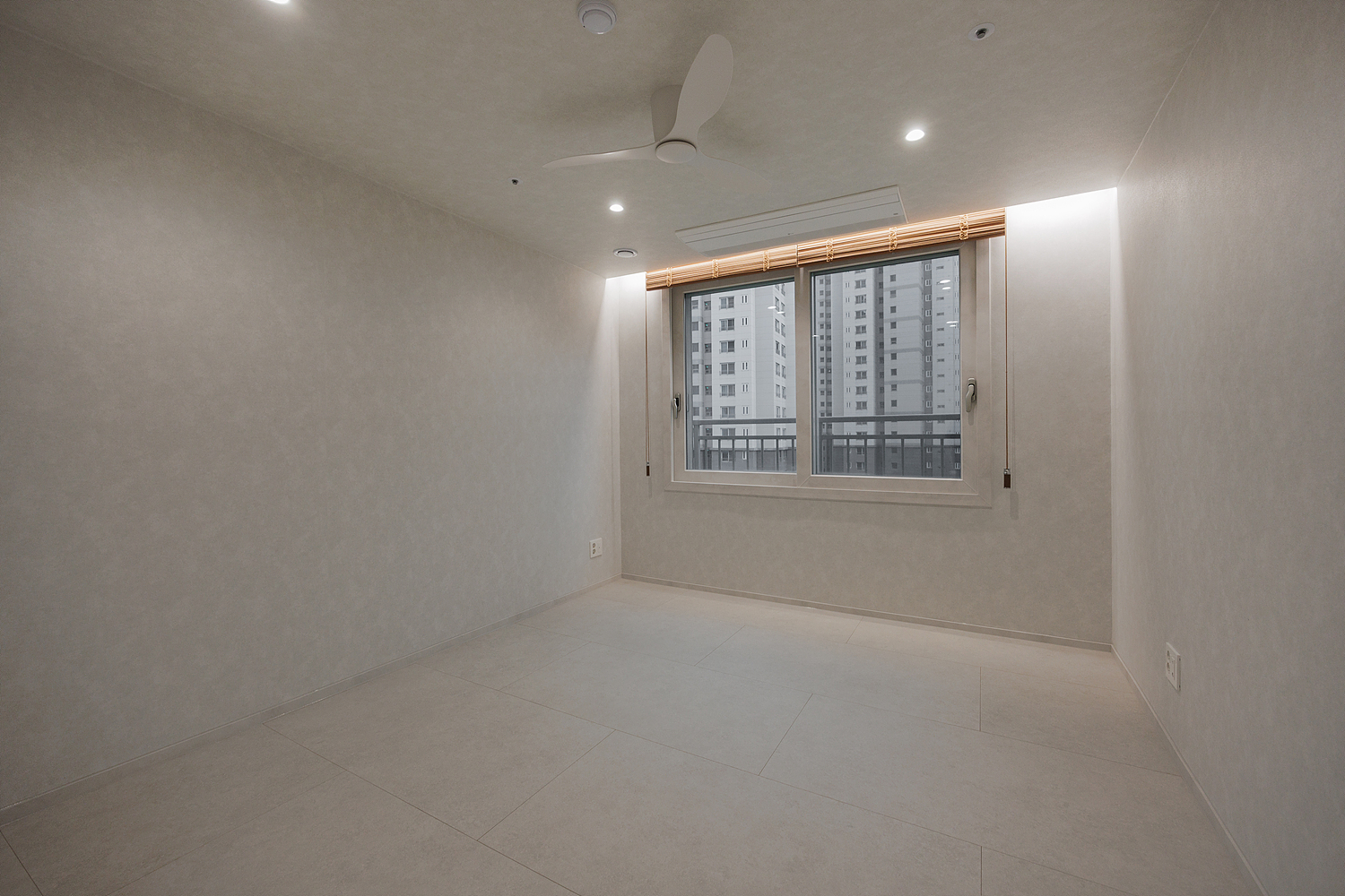 /user/i/idamdesign/editor/2608/dd87e09d95b9eaecd16addf53c57b8f5_1787030551_0727.jpg 이미지크게보기